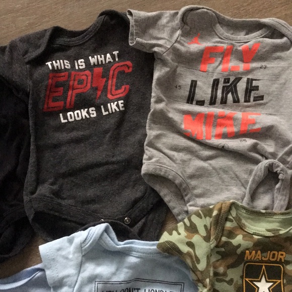 Onesies 0-3 months bundle of 8 - Picture 3 of 5